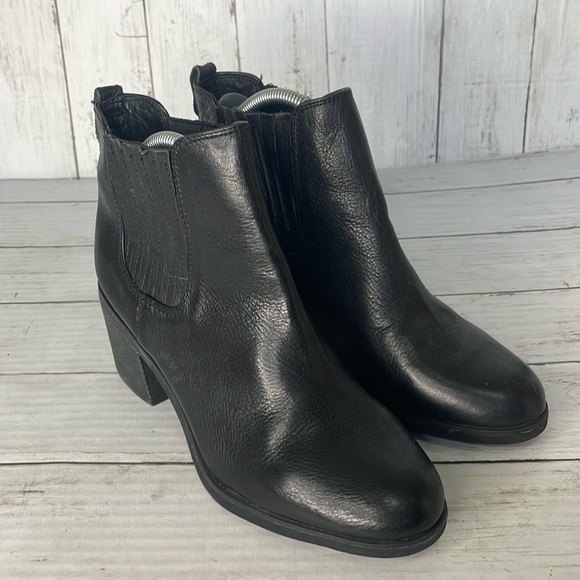 Sofft Black Leather Heeled Sadova Bootie - Picture 1 of 12